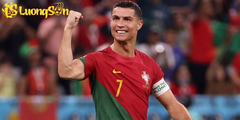 Cristiano Ronaldo - Cầu thủ vĩ đại làm nên tên tuổi làng bóng đá